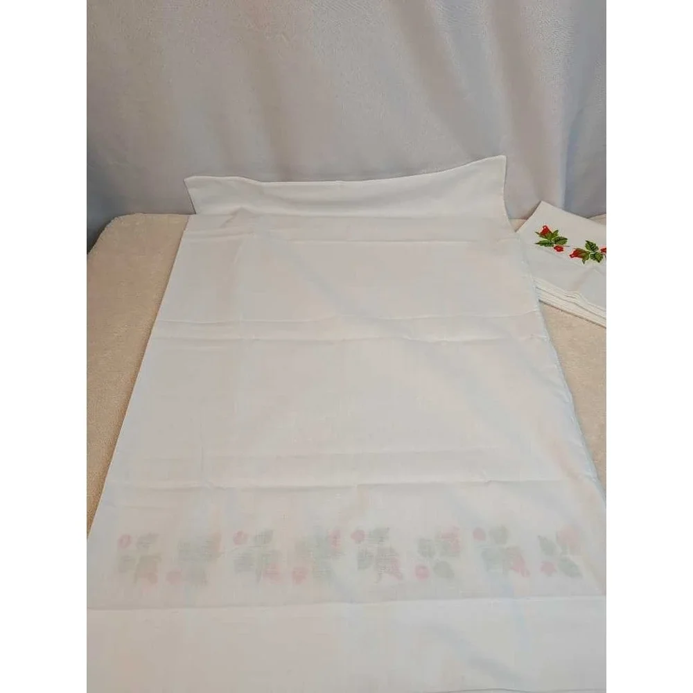 Cannon Monticello Embroidered Pillowcases‎ Red Rose Floral White Cotton Set of 2
